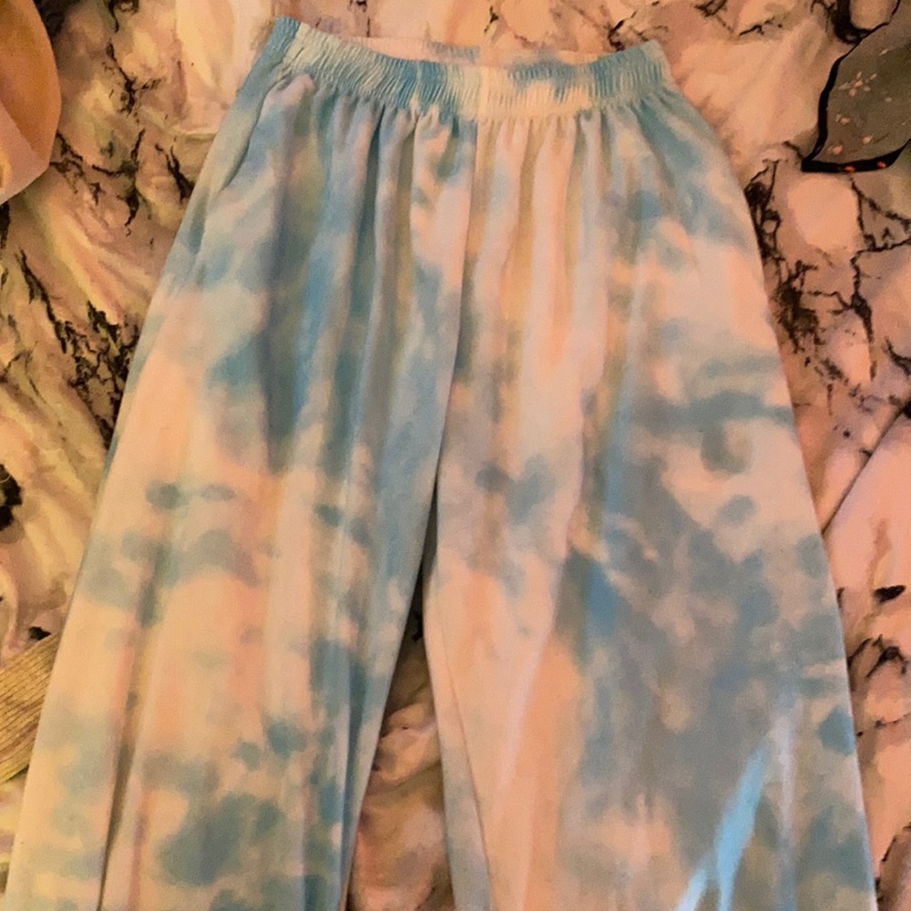 blue tie doe sweatpants